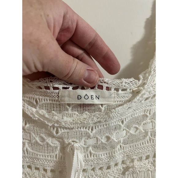 Doen Square neckline with crochet scallop trim, flutter sleeves, pleated Dress L - Picture 6 of 14